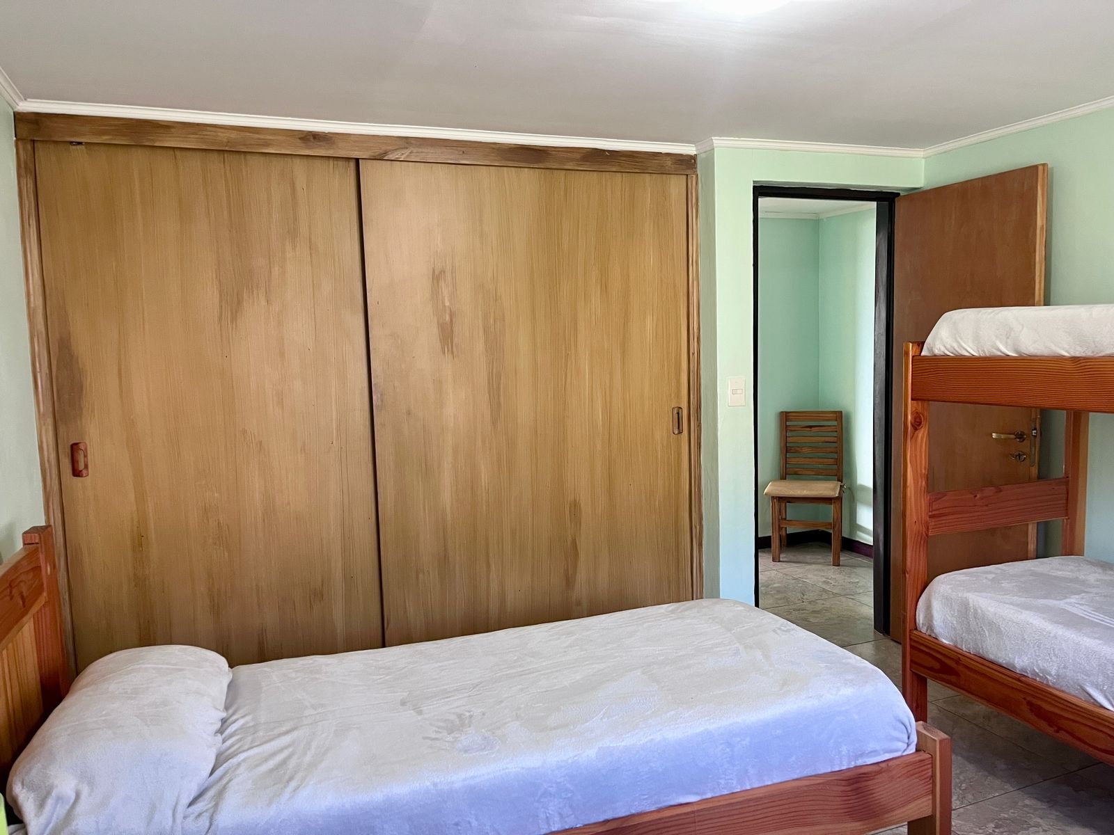 Conjunto de casas con costa de Lago Nahuel Huapi